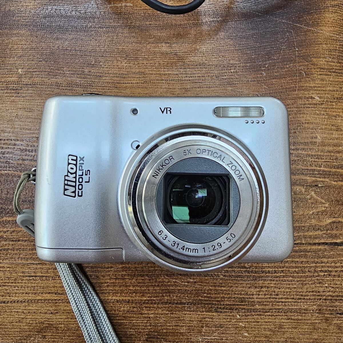 Nikon Coolpix Digital Camera L5 VR 7.2 MP Point Shoot TURNS Nikon Coolpix Digital Camera L5 VR 7.2 MP Point Shoot TURNS