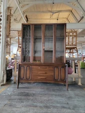 Mid-Century Modern Broyhill Emphasis Credenza with Hutch Topper