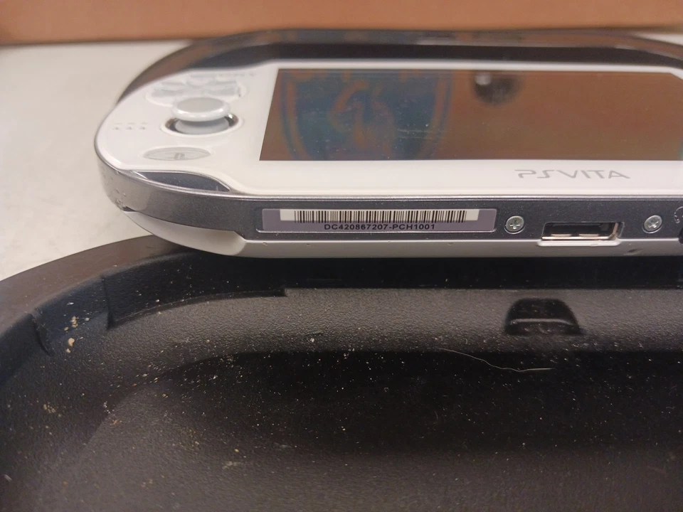 SONY PlayStation PS Vita PCH-1001 Cristal White Handheld Console, Case, Games - Image 4 of 4
