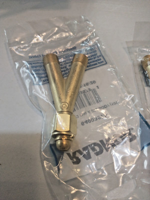Radnor Oxygen Y Connector CGA022 Brass B Size 9/16-18 RH Welding Fitting NEW