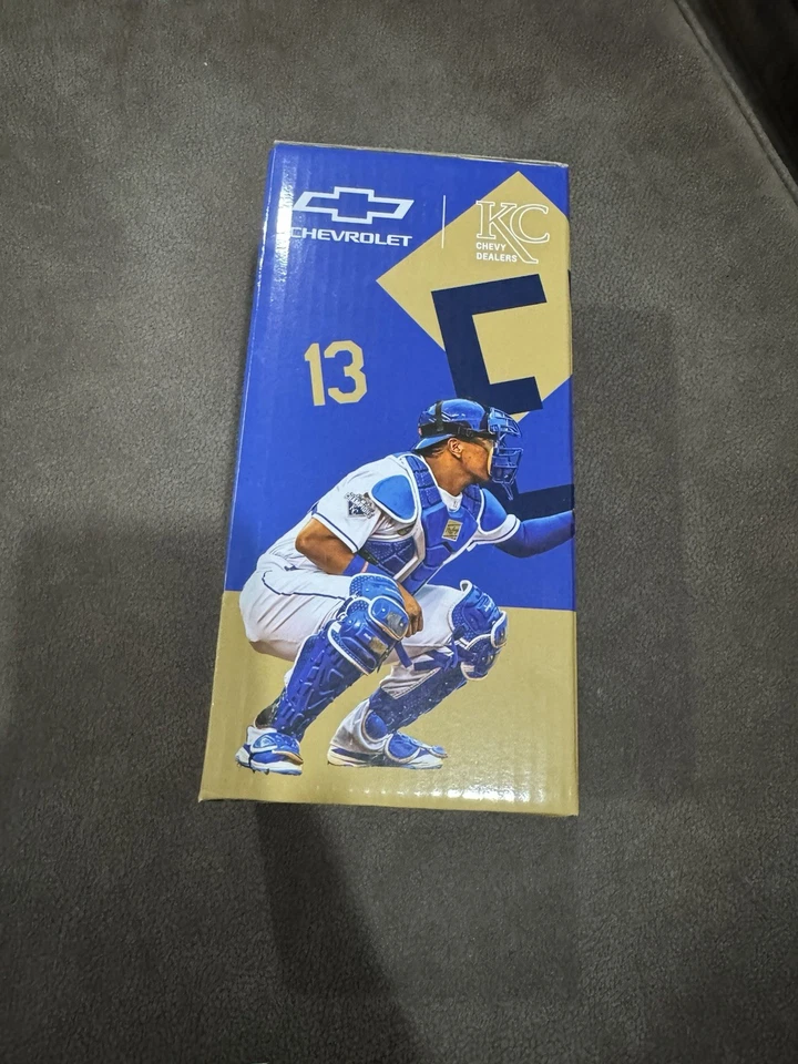Salvador Pérez Bobblehead KC Royals 19/09/25 Sorteo para 10 An. De 2015 WS Champ Foto 2 de 4