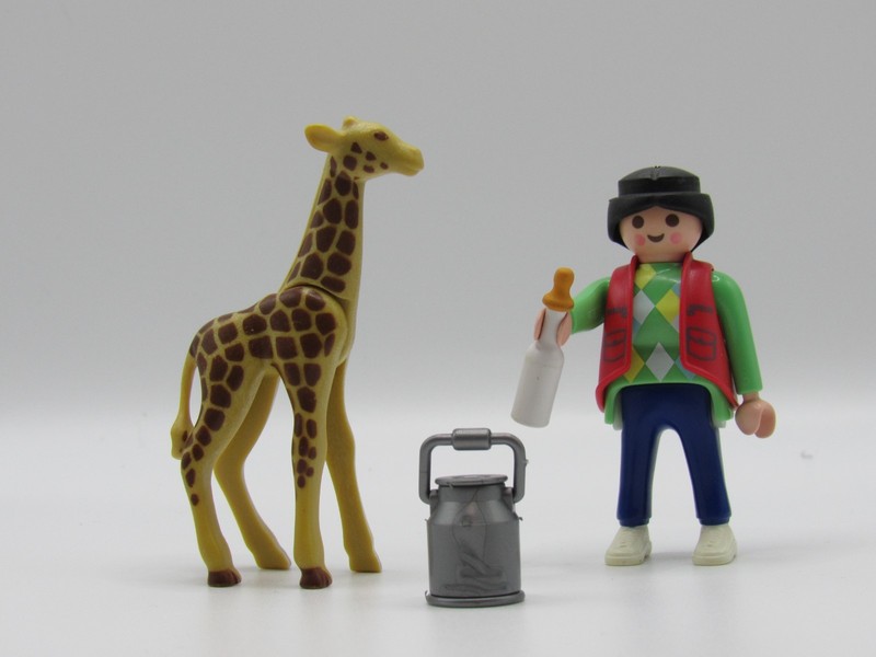 Playmobil 3253 Baby GIRAFFE with Keeper