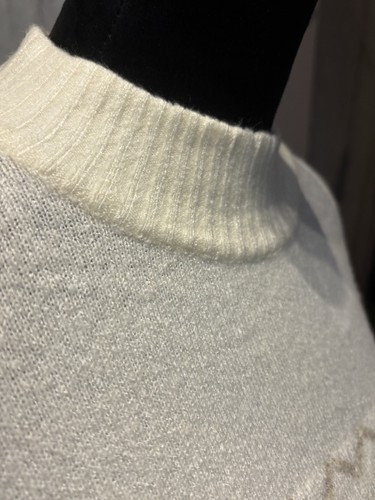 Suéter Cuello Simulado Talbots, Damas Talla XL, Crema con Estampado Geométrico, Nuevo Sin Etiquetas - Imagen 2 de 4