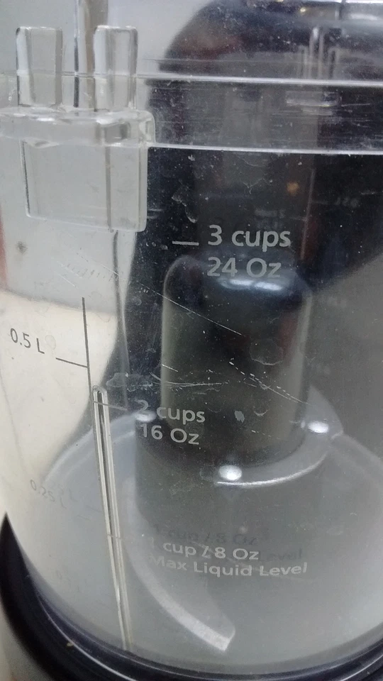 Mini comida Oster Chopper 3 tazas dos velocidades negra Foto 2 de 4