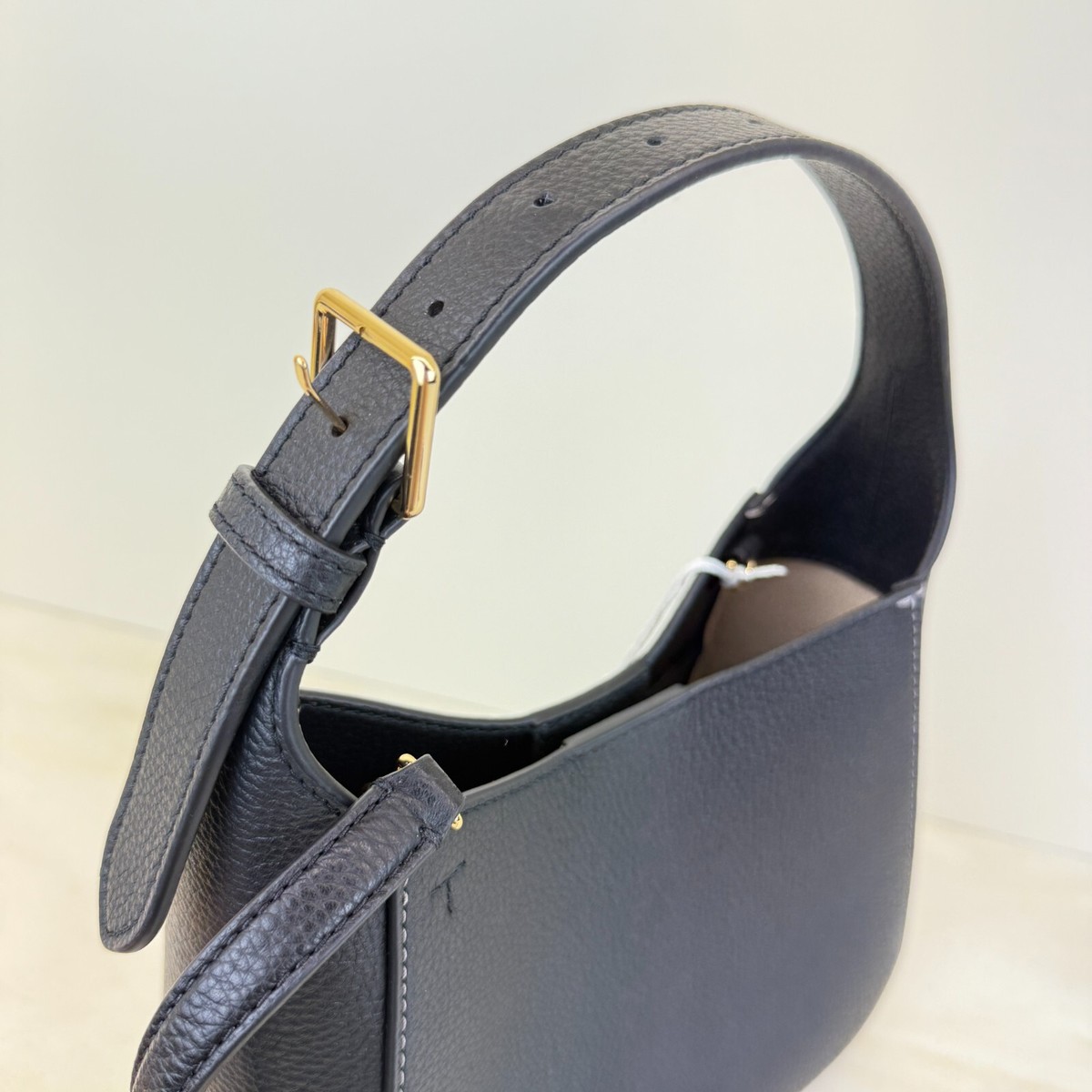 144690★Tory Burch★Thea Small Bucket Bag Tory Burch Women's Thea Small Bucket Bag (Black): Handbags