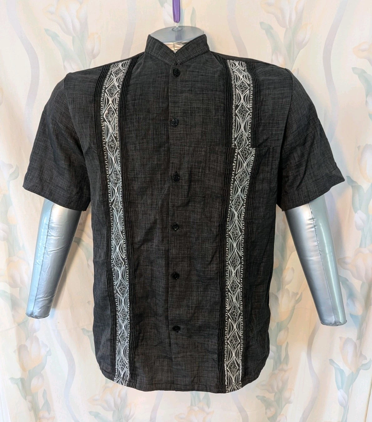Confecciones Izamal Men's Charcoal Gray Mexican Guayabera Embroidered Shirt Med
Opens in a new windo