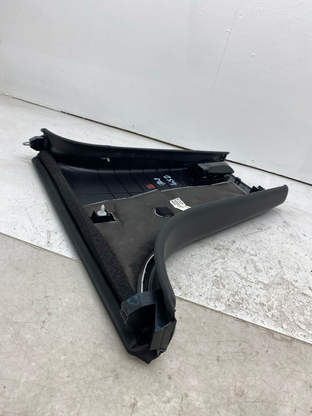 Bentley Flying Spur 2013-2019 RIGHT Pillar trim
