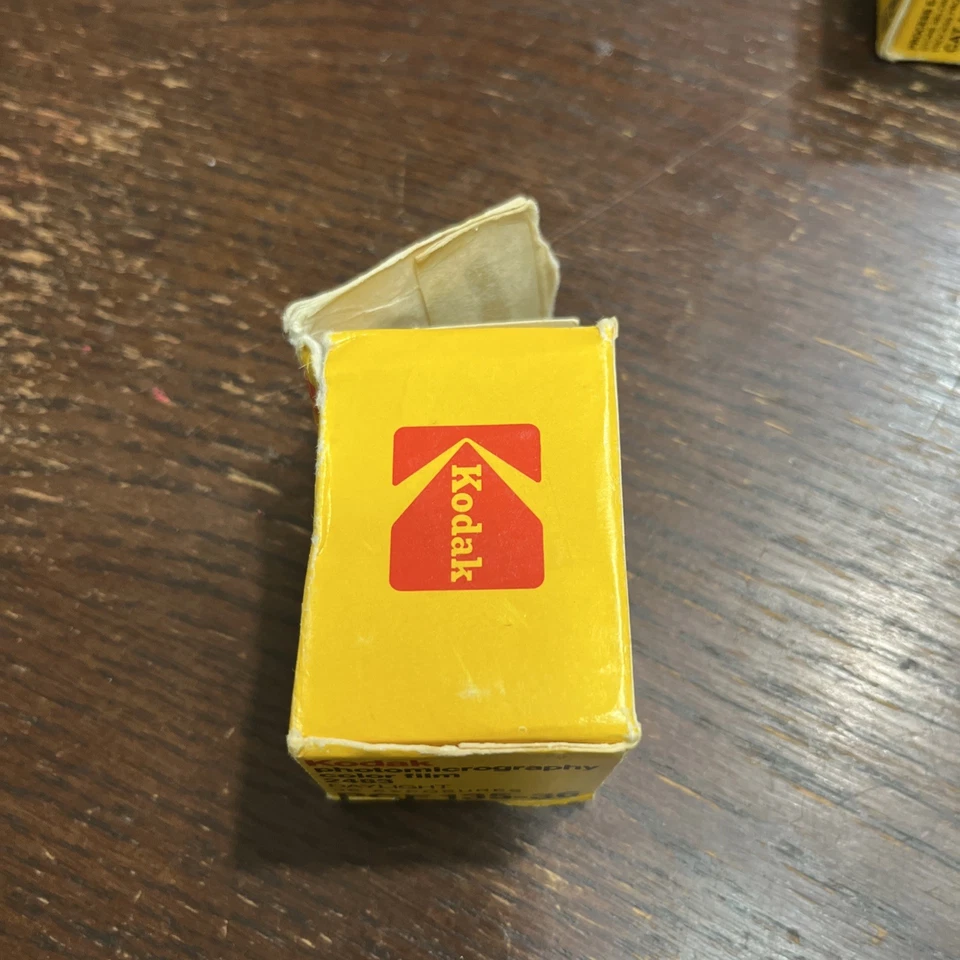 Kodak Photomicrography Color Film 2483 Daylight 35mm 36exp PCF 135-36 Expired - Image 2 of 4