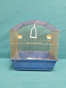 16'' x 10.5'' x 17.5'' Prevue Hendryx Steel Wire Bird Cage 3 Gate Acrylic Basin