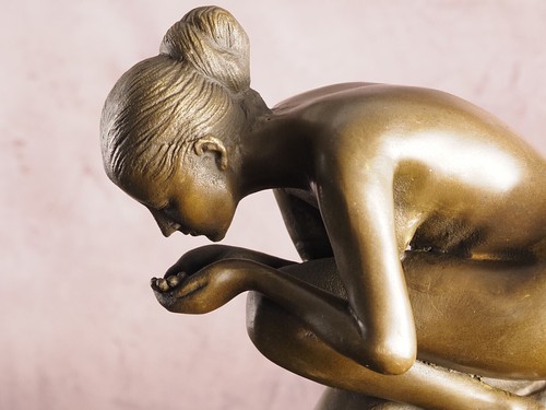 Bronze Sculpture Woman Drinking - After Wenck - Elegant Figurine 22x18cm - Picture 2 of 5