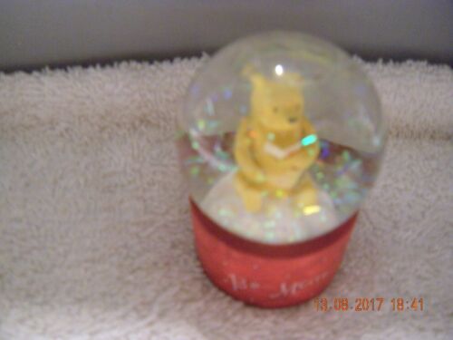 Disney Store - Pooh Valentine Water Globe - Figure