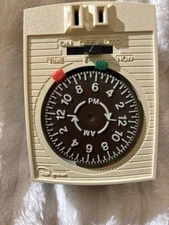 24-Hour Plug in Mechanical Programmable Electric Outlet Timer Grounded lot