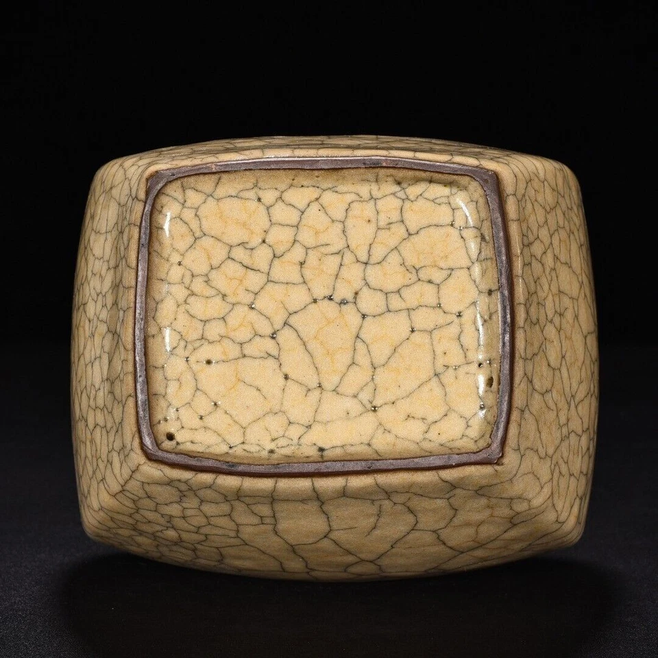 8"China Antique Song dynasty Porcelain ge kiln Beige Ice crack double ear vase - Image 2 of 4