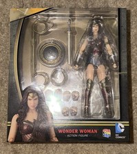 MAFEX 024 DC Wonder Woman Batman V Superman Dawn of Justice Action Figure