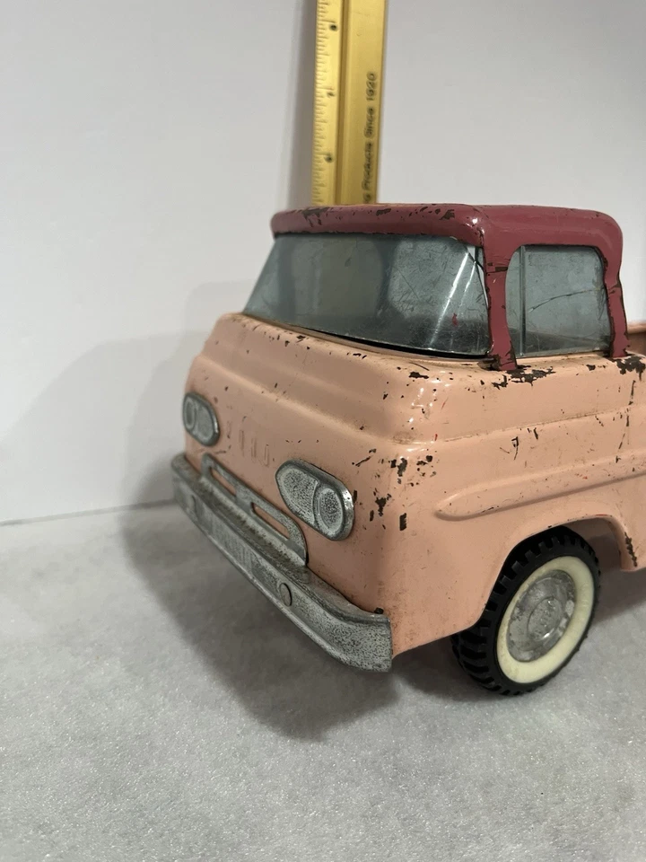 复古 Nylint 压钢皮卡车粉色/桃子 - 1950 年代/60 原装车轮 — 第 2/4 张图片