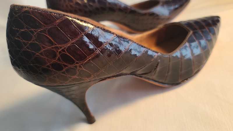 Vtg French Tanned Brown Alligator Skin Pumps Sz 8.5  B/AA Slip on Pumps 