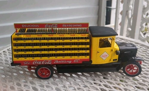 Vintage DANBURY DIECAST METAL VEHICLE 1928 COCA COLA DELIVERY TRUCK