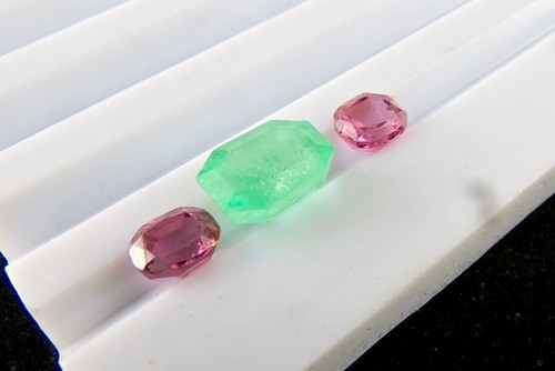 Certified Natural Red Spinel Colombian Emerald 6.30 Ct 3 Stone Ring Design - Picture 7 of 8