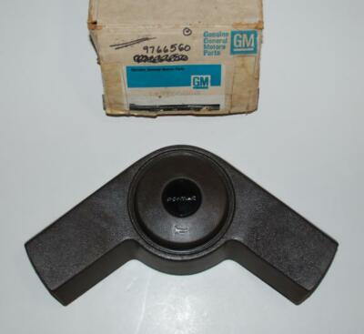 NOS 1982 J2000 SUNBIRD STND STEERING WHEEL HORN PAD & CONTACT DK DOESKIN 7966560