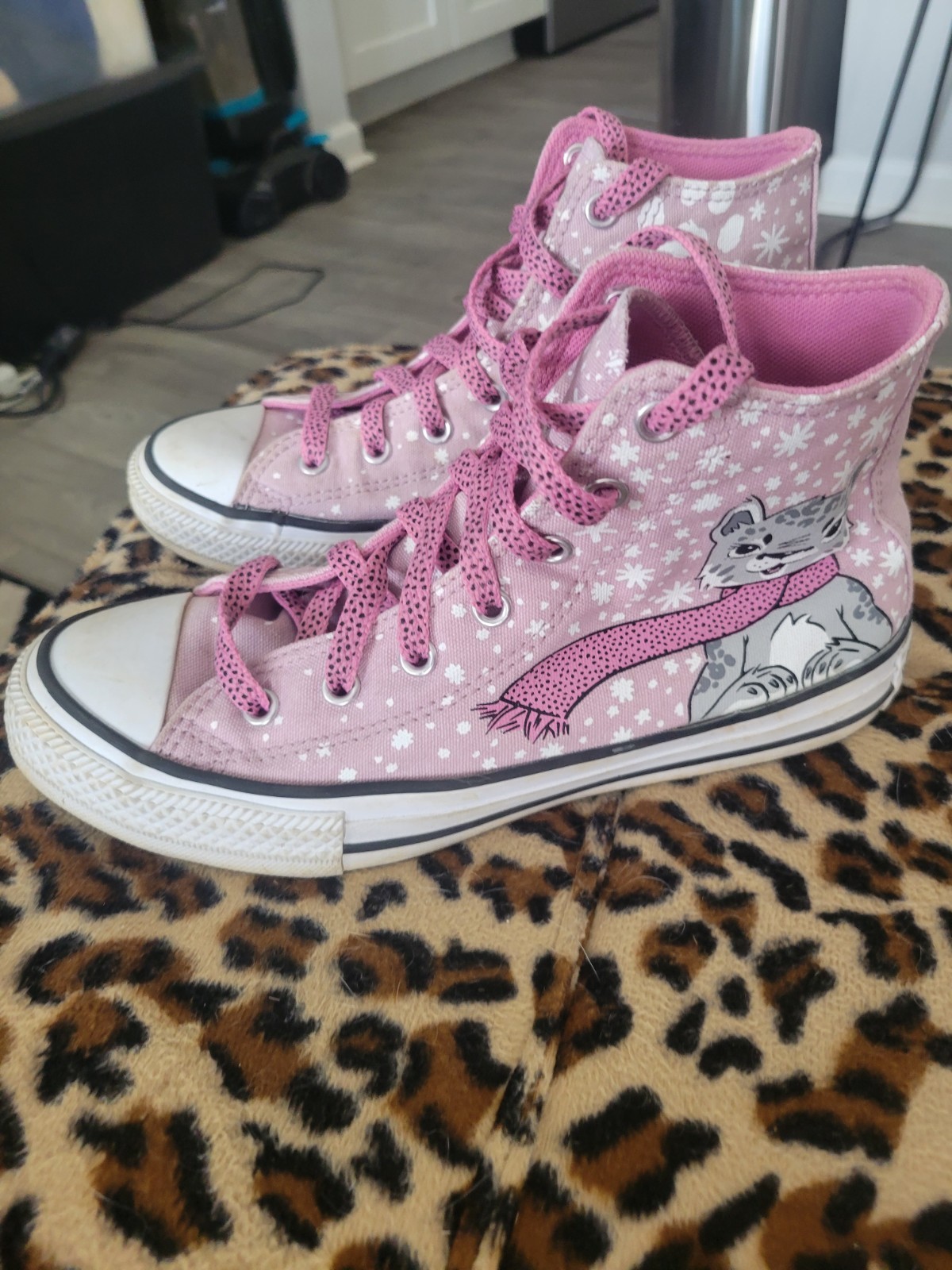 Chuck Taylor Allstat Junior High Top Converse. Pink With A Lepard Size 4. thumbnail 4
