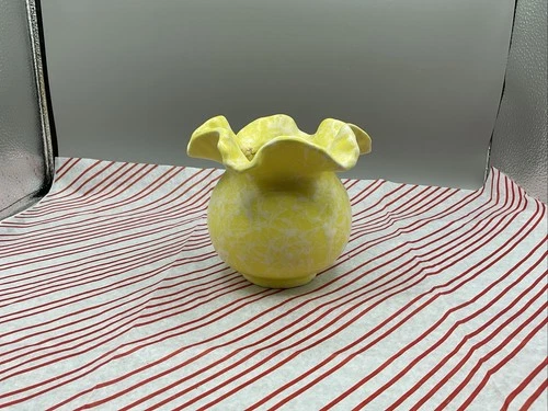 Shawnee Pottery Vintage Yellow Splatter Vase. Made In USA . 4 1/2” Tall  x  5” A