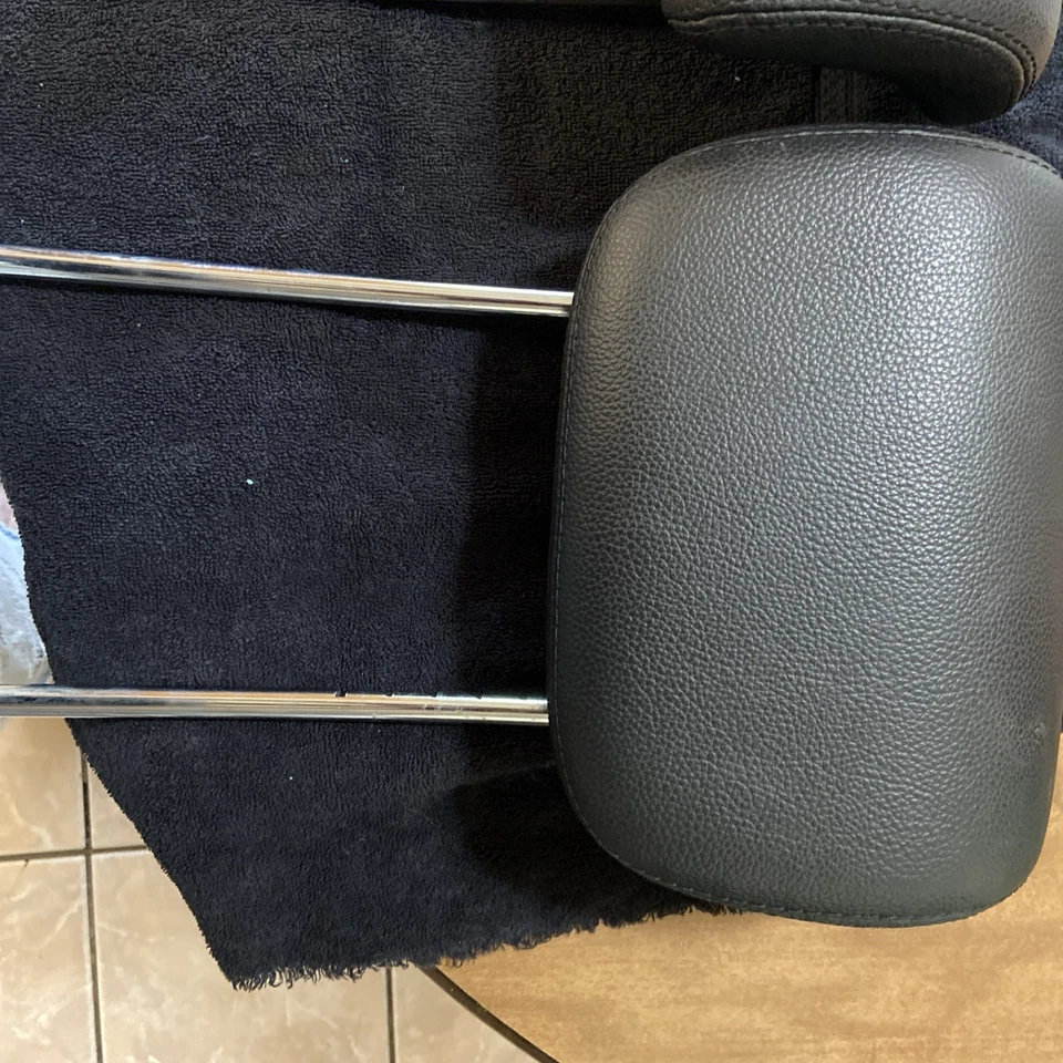 Подголовник заднего сиденья 2006-2011 Mercedes ML350 ML500 3 шт от оригинального производителя - Изображение 4 из 4