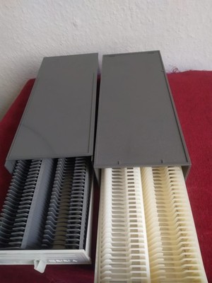 Stapelbox mit zwei Universal-Diamagazinen 2 Stück für 200 Dia
