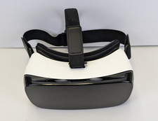 Samsung Gear SM-R322 VR Virtual Reality Headset Powered by Oculus, White