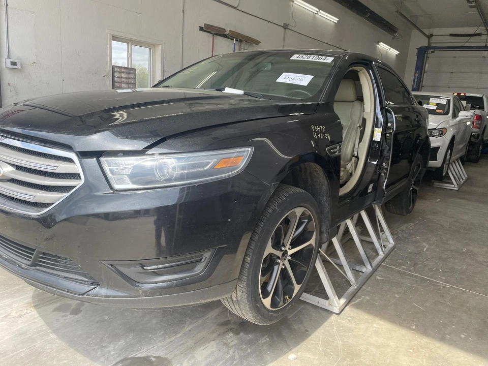 Conjunto de luz de giro/estacionamiento usado se adapta a: Ford Taurus Park 2015 lámpara de giro Foto 2 de 4