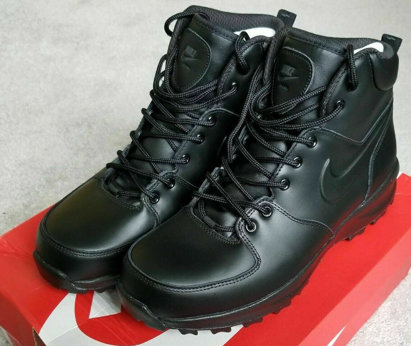 Size UK 9 - Nike Manoa Black for sale 