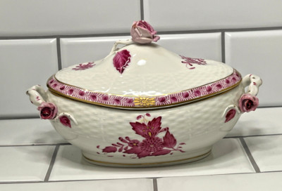 Herend 7'' x 3 1/2'' Chinese Bouquet Red Raspberry Mini Tureen w Rose Finial Lid
