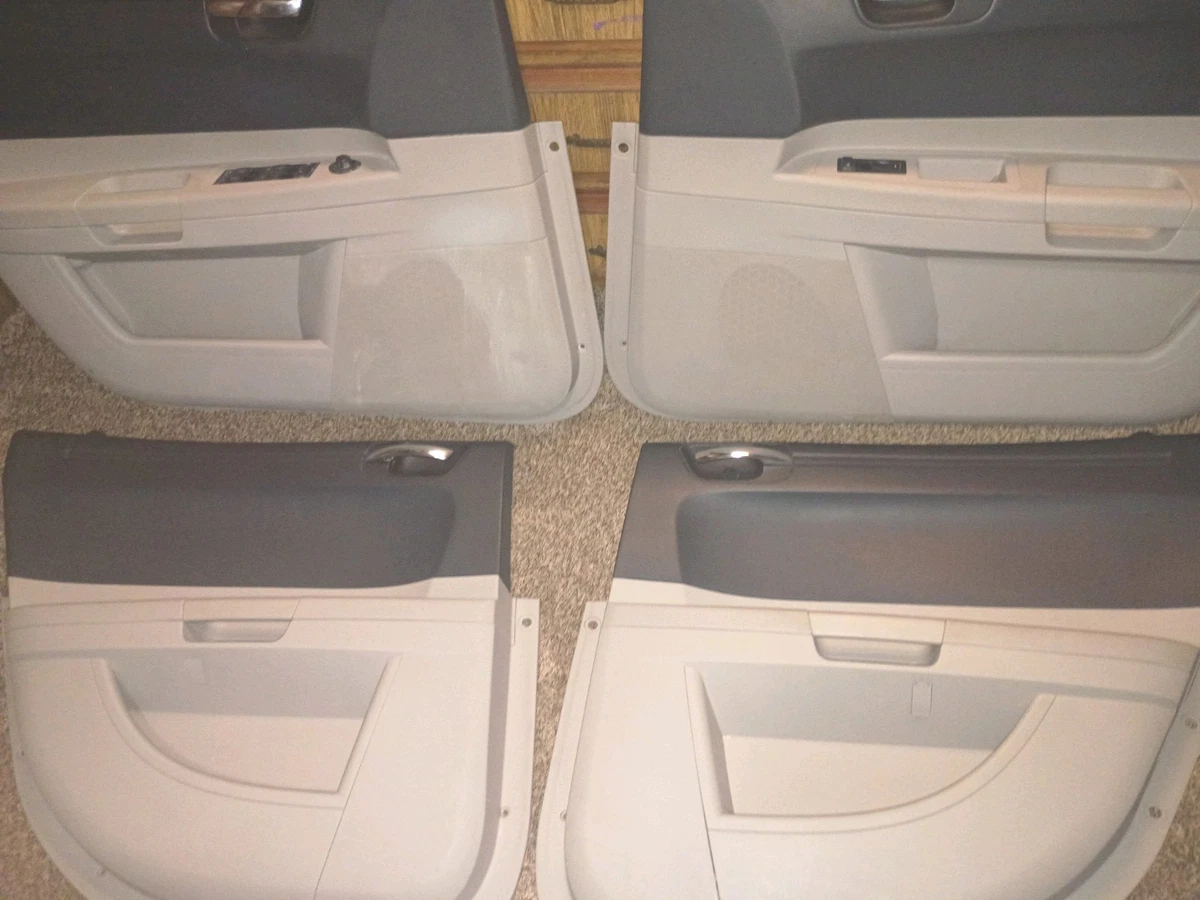 CHRYSLER クライスラー　300C ドアトリムパネル　 左右前後　1台分 Genuine OEM Door Panels for Chrysler 300 for sale | eBay
