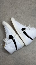 Nike Women s Blazer Mid  77