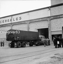 Négatif photo original - camion semi remorque benne Trailor dans un silo