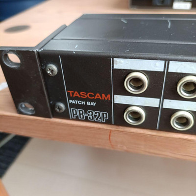 配信機器・PA機器・レコーディング機器 BEHRINGER PX2000 / Tascam pb .32p x 2 TASCAM PB-32P 32-Point Unbalanced Patch Bay Audio Equipment Used