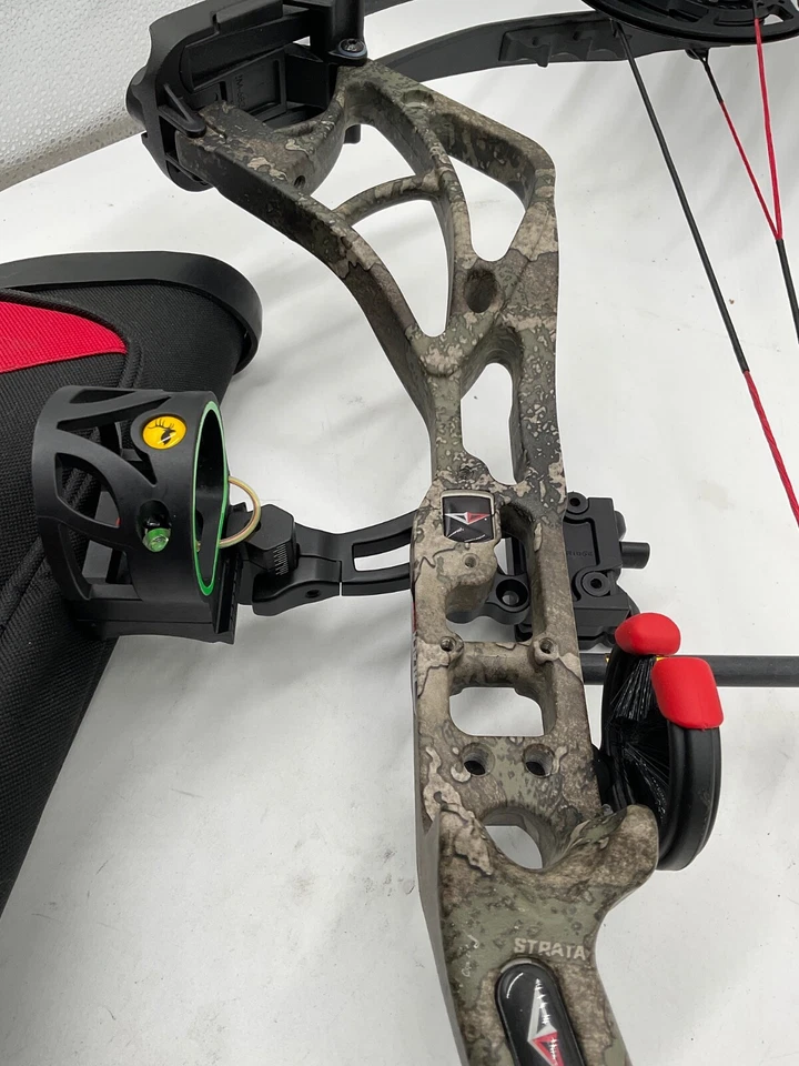 NICE 👍Bear blackout pursuit compound bow black/red 70Lb - Image 4 of 4