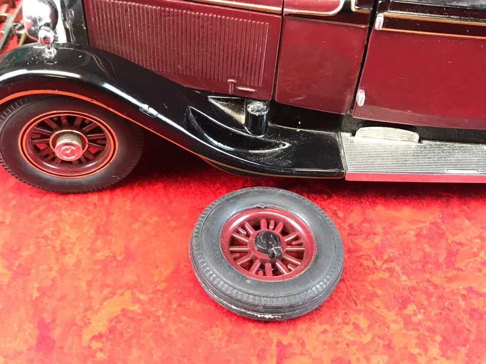 Xonex 1935 EMPEROR'S CAR MERCEDES RED BENZ TYPE 770 Diecast 1:24 Showa Emperor - Image 3 of 4