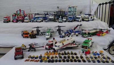 LOT de LEGO Police / CITY - Commissariat / Caserne de Pompiers - 7498 7208 7288 - Photo 1/4