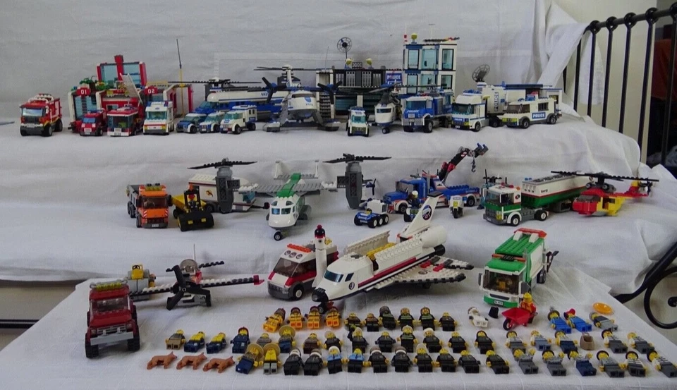LOT de LEGO Police / CITY - Commissariat / Caserne de Pompiers - 7498 7208 7288 - Photo 1/4