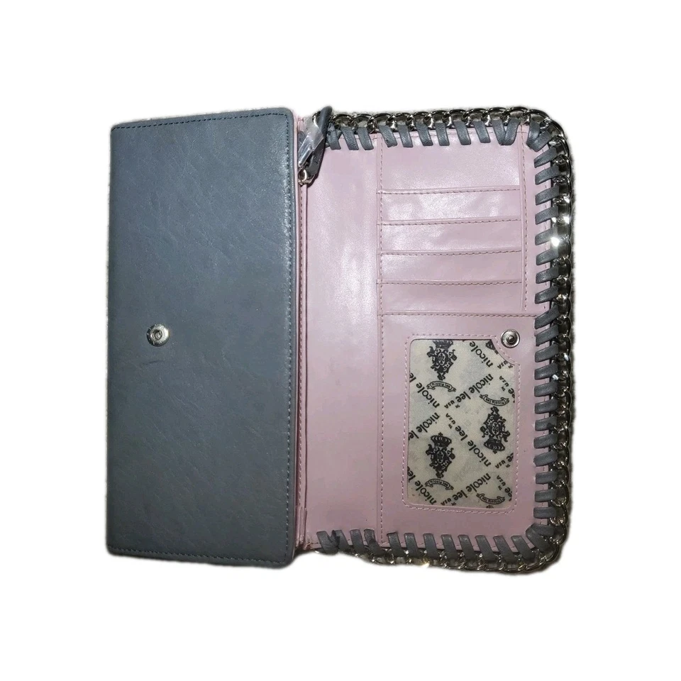 Cartera Nicole Lee EE. UU. fuertemente tachonada redonda en forma de pirámide metal cuero vegano  Foto 3 de 4