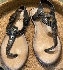 Mudd Sandals Sz 8 Scrappy Metal Design