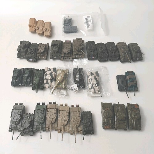 Lot of 35 WWII Miniature Tanks 1/144 