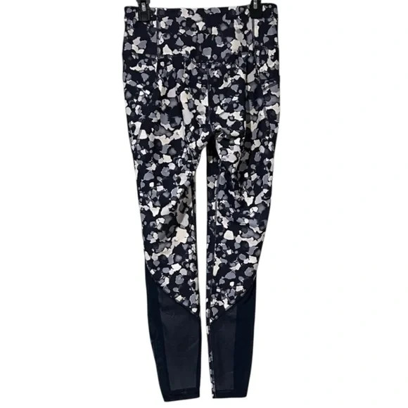 Old Navy Active Patterned Elevate Leggings With P… - image 8