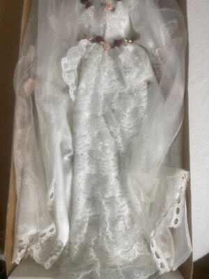 Poupée porcelaine collection First Lady 46 cm dans sa boite d'origine