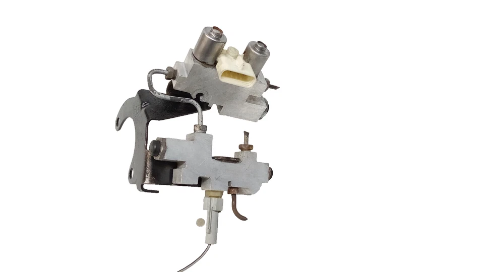 1994-1997 DODGE RAM 2500 3500 PROPORTIONING BRAKE & ABS VALVE See Plug & Bracket - Image 3 of 4