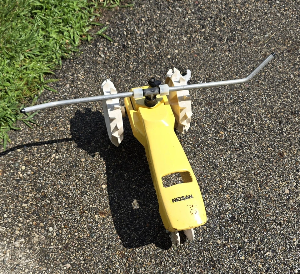Nelson Tren de Lluvia Tractor Agua Césped Aspersor de Viaje - Hierro Fundido - 20" de Largo Foto 3 de 4
