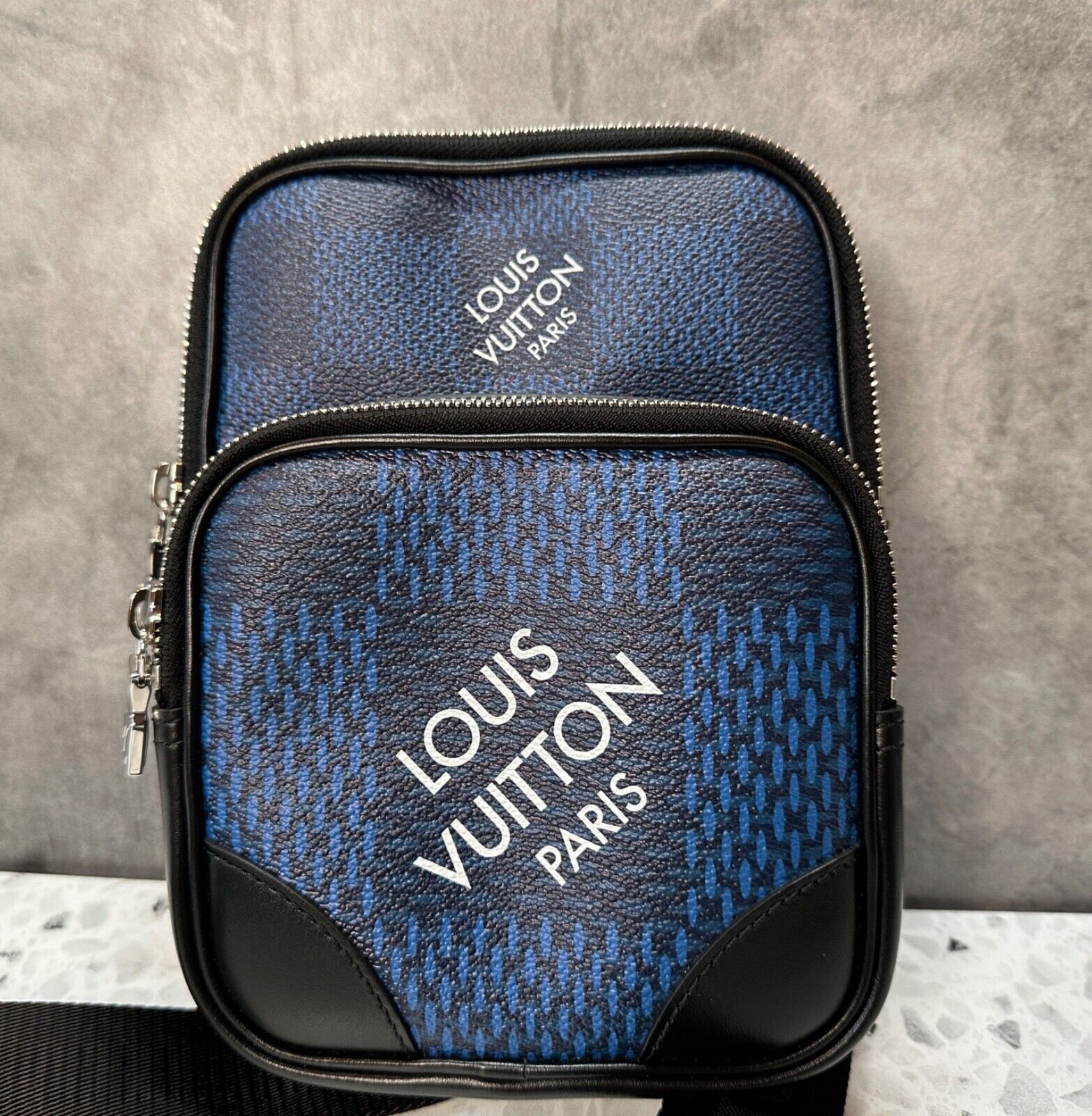 Louis Vuitton Men's Blue Bags