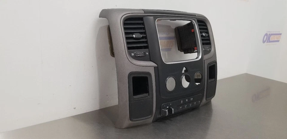 17 道奇 RAM 3500 DASH 收音机通风口边饰黑色灰色 — 第 4/4 张图片