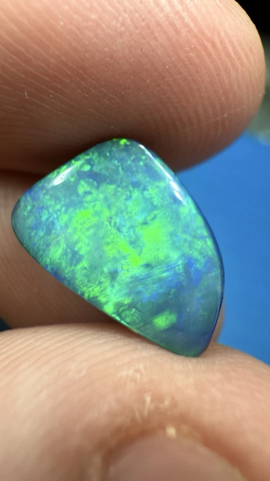 Beautiful Natural Australian Opal Doublet 14mm x 9.5mm x 3.75mm — 第 2/4 张图片