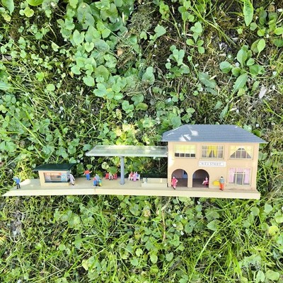 Faller H0 B-107 Bahnhof Neukirch 1:87 aus Anlagenrückbau mit 12 Figuren